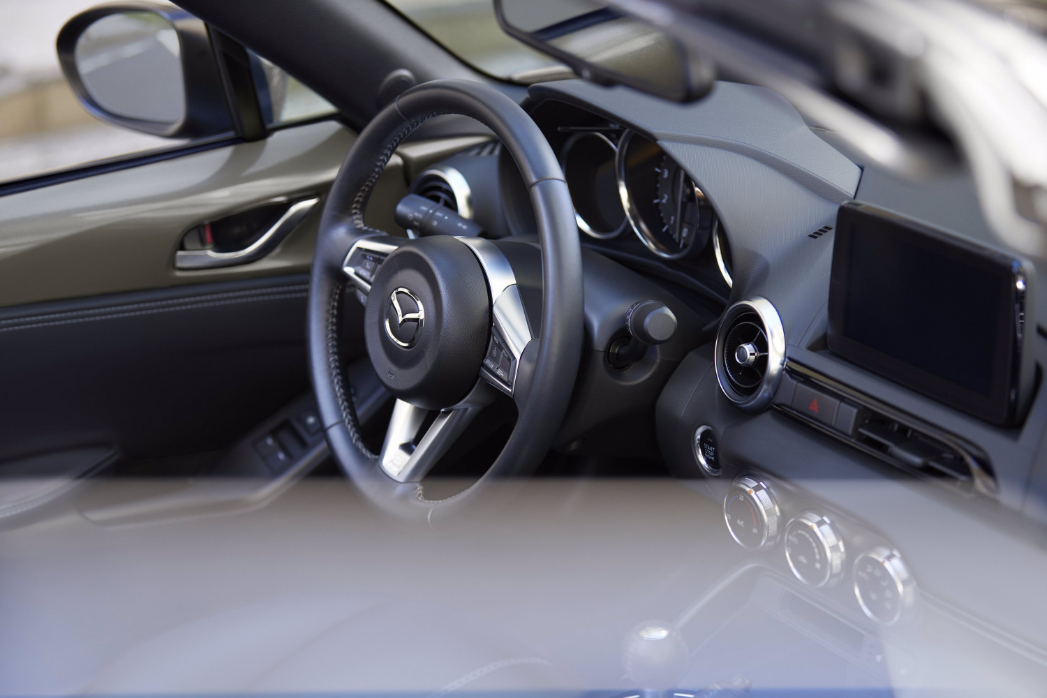 2023_mazda_mx-5_global_int_01-image