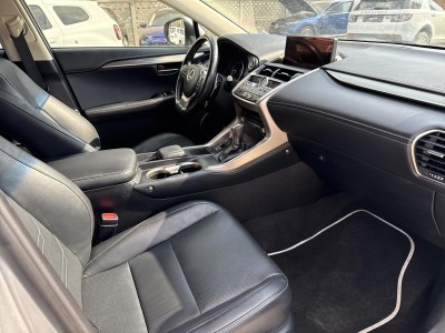 Lexus NX — Imagine 12