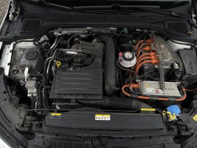 Volkswagen Golf 8 PHev — Imagine 25
