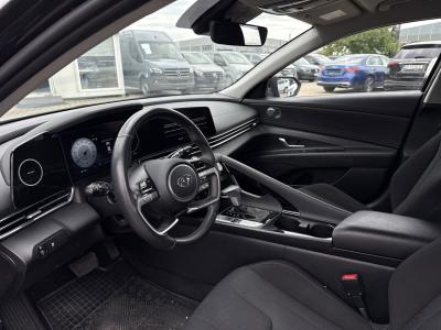 Hyundai Elantra — Imagine 9