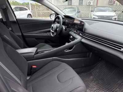 Hyundai Elantra — Imagine 12
