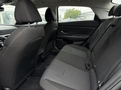 Hyundai Elantra — Imagine 14