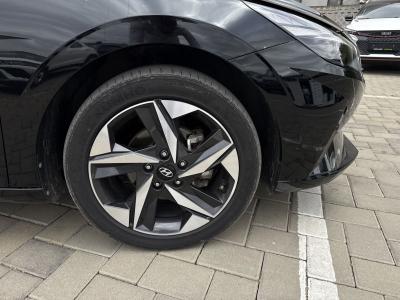 Hyundai Elantra — Imagine 15