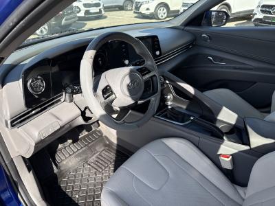 Hyundai Elantra — Imagine 9