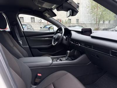 Mazda 3 — Imagine 12