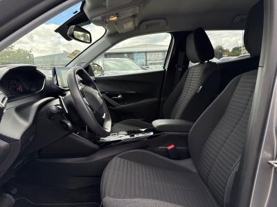Peugeot 2008 — Imagine 13