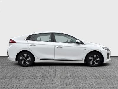 Hyundai Ioniq — Imagine 6