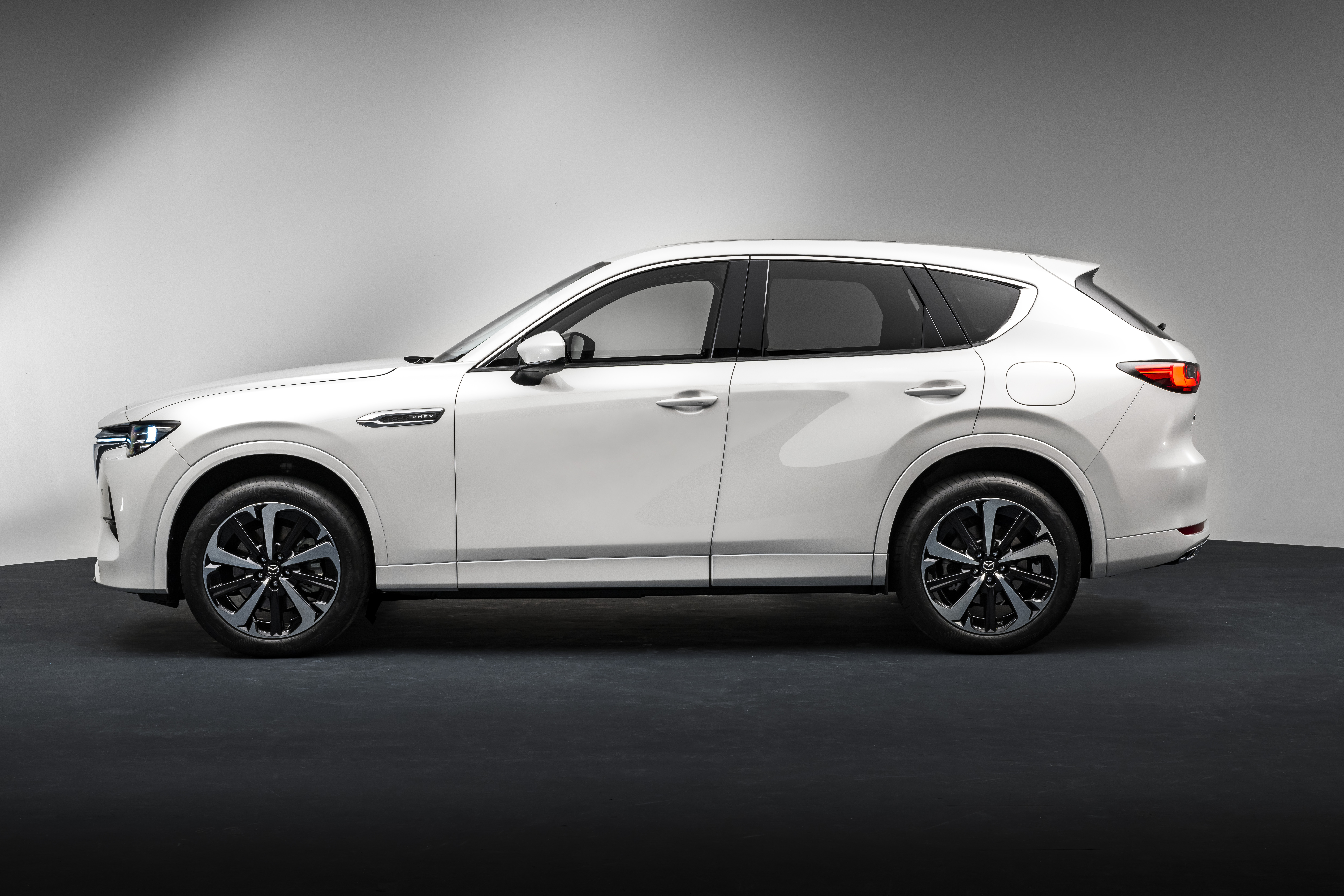 2022_mazda_cx-60_global_still_26